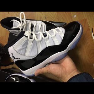 Air Jordan 11 Concords